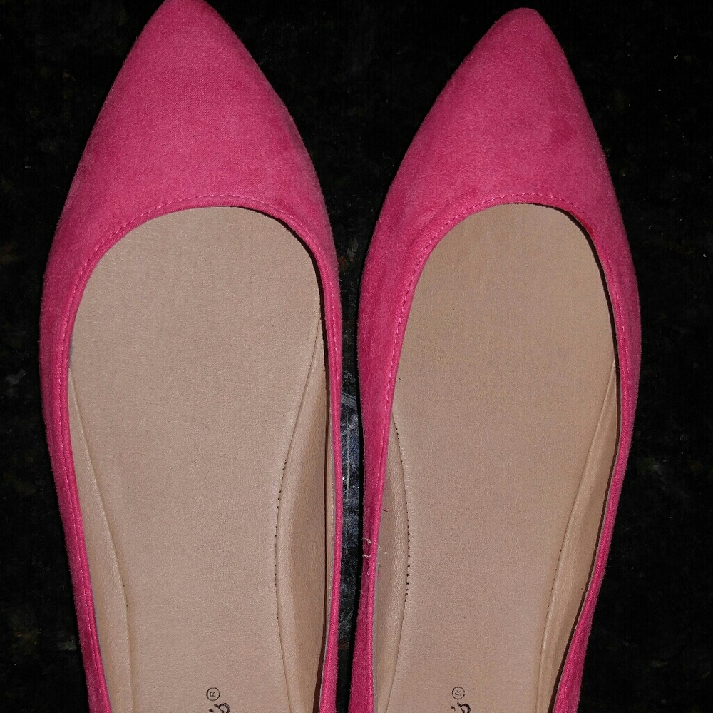 Breckelle's pointed toe flat, size 10